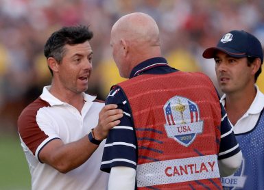 Rory McIlroy Joe LaCava Photo by Patrick Smith / GETTY IMAGES EUROPE / Getty Images via AFP