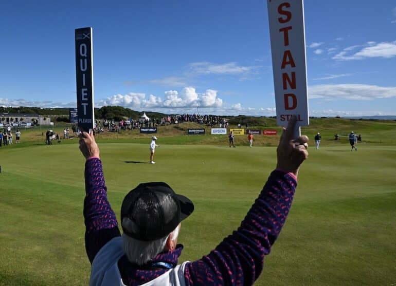 benevoles Photo by Octavio Passos / GETTY IMAGES EUROPE / Getty Images via AFP