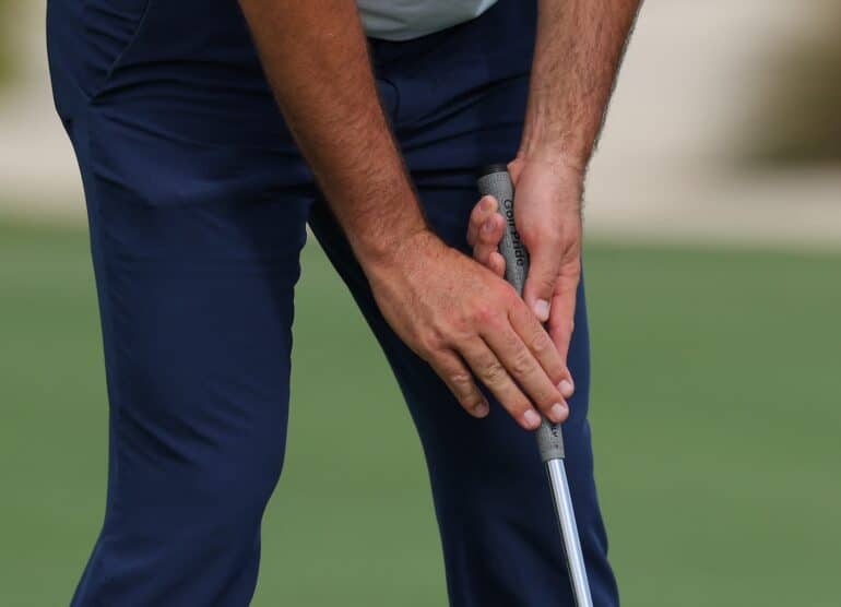 GRIP PUTTING Scottie Scheffler Photo by Kevin C. Cox / GETTY IMAGES NORTH AMERICA / Getty Images via AFP