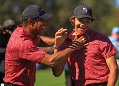 golf-video-trou-en-un-tiger-woods-charlie-woods-pnc-championship Photo by Mike Ehrmann / GETTY IMAGES NORTH AMERICA / Getty Images via AFP